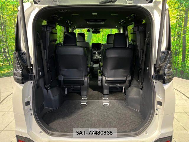 Toyota VOXY HYBRID 2023-09 8338283-12