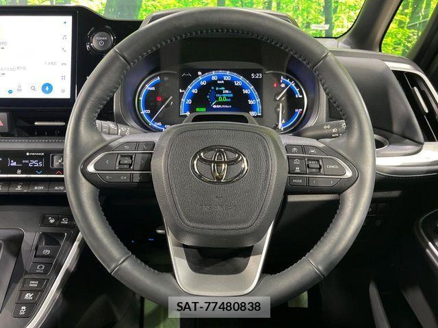 Toyota VOXY HYBRID 2023-09 8338283-13