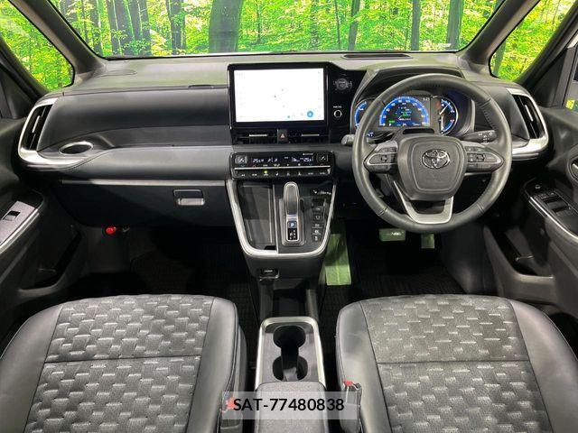 Toyota VOXY HYBRID 2023-09 8338283-1