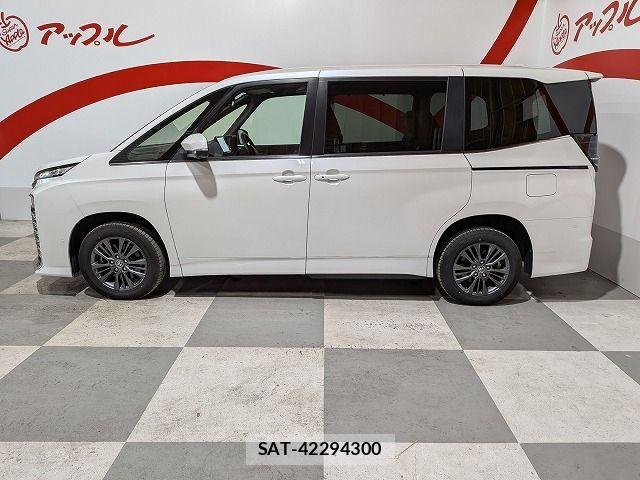 Toyota VOXY HYBRID 2023-10 8355816-9