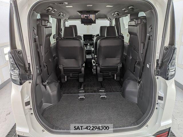 Toyota VOXY HYBRID 2023-10 8355816-14