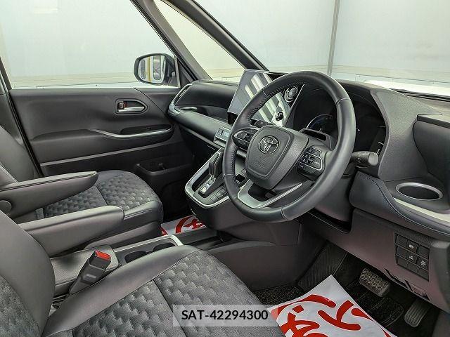 Toyota VOXY HYBRID 2023-10 8355816-1