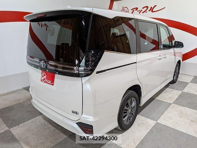 Toyota VOXY HYBRID 2023-10 8355816-2