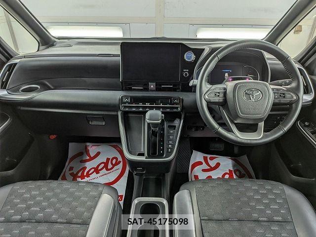 Toyota VOXY HYBRID 2023-02 8355817-1