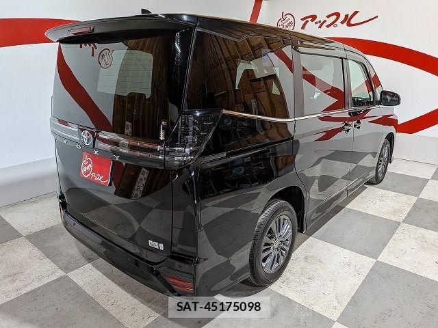 Toyota VOXY HYBRID 2023-02 8355817-2