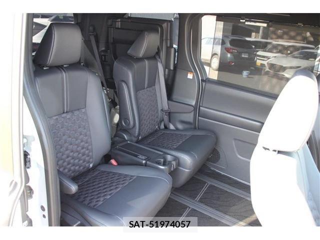 Toyota VOXY HYBRID 2026-01 8355815-10