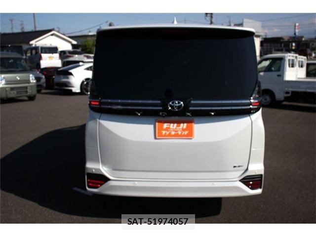 Toyota VOXY HYBRID 2026-01 8355815-15