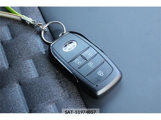 Toyota VOXY HYBRID 2026-01 8355815-18