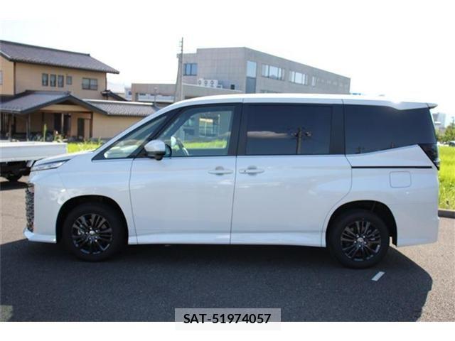 Toyota VOXY HYBRID 2026-01 8355815-27