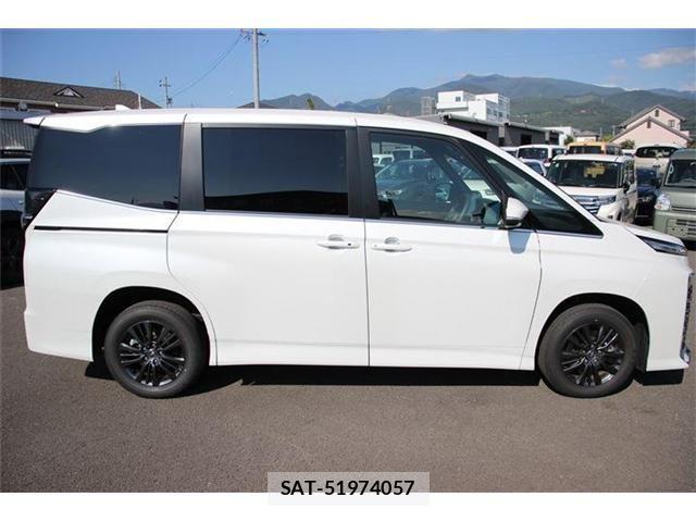 Toyota VOXY HYBRID 2026-01 8355815-28