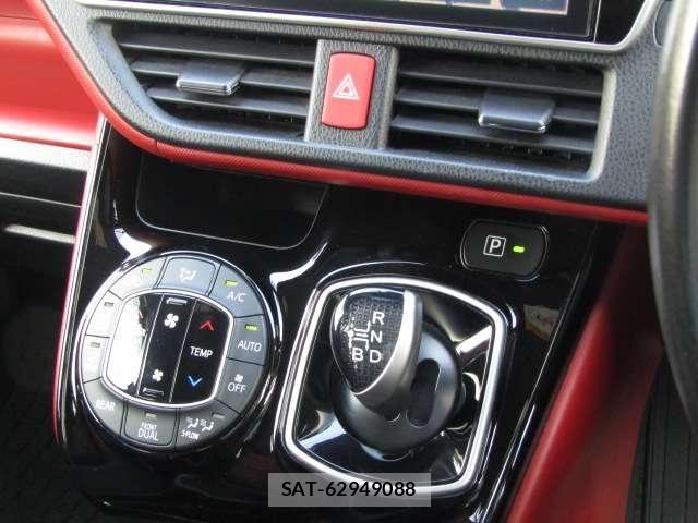 Toyota VOXY HYBRID 2017-07 8369504-10