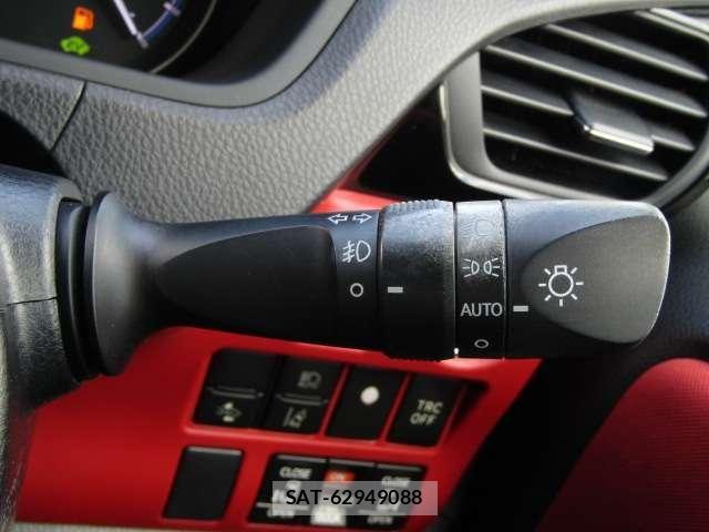 Toyota VOXY HYBRID 2017-07 8369504-14