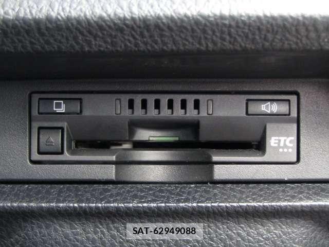 Toyota VOXY HYBRID 2017-07 8369504-20