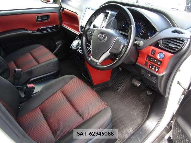 Toyota VOXY HYBRID 2017-07 8369504-24