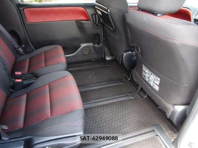 Toyota VOXY HYBRID 2017-07 8369504-25