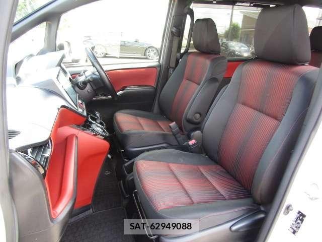 Toyota VOXY HYBRID 2017-07 8369504-28