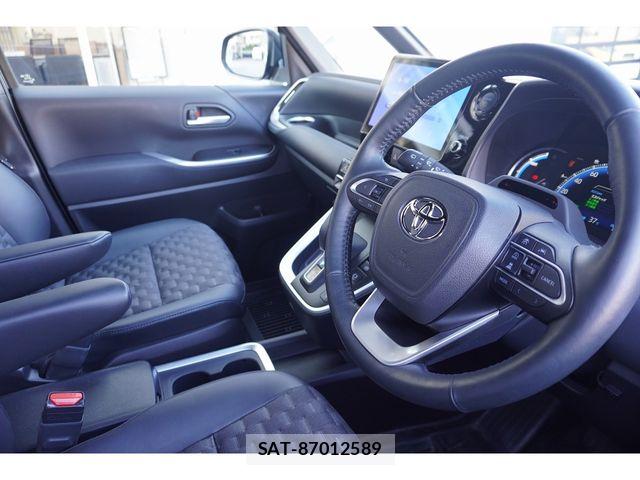Toyota VOXY HYBRID 2024-09 8369503-15