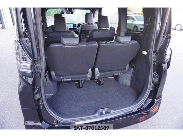 Toyota VOXY HYBRID 2024-09 8369503-18