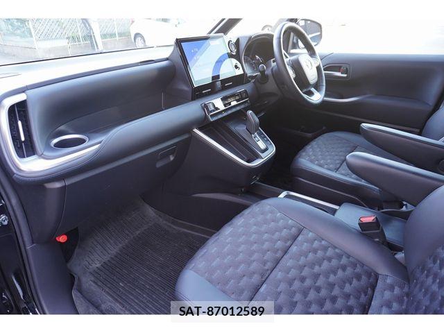 Toyota VOXY HYBRID 2024-09 8369503-23