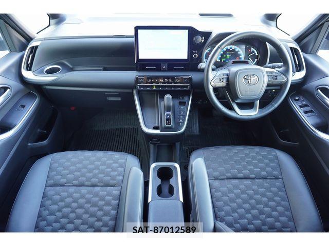 Toyota VOXY HYBRID 2024-09 8369503-24