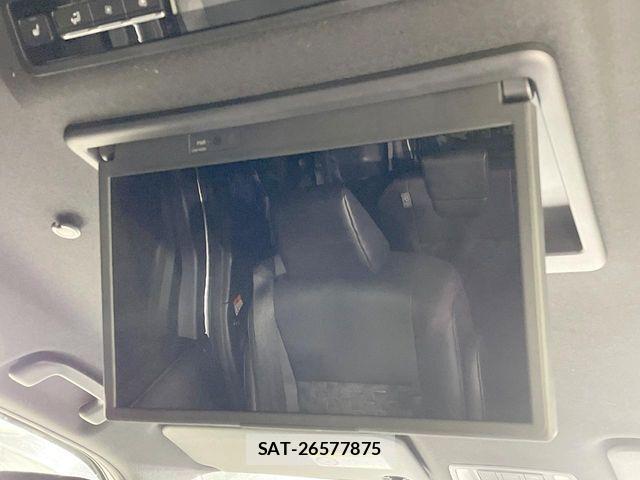 Toyota VOXY HYBRID 2023-01 8369501-3