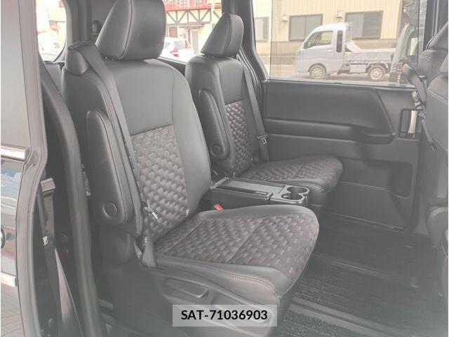 Toyota VOXY HYBRID 2023-05 8372310-15
