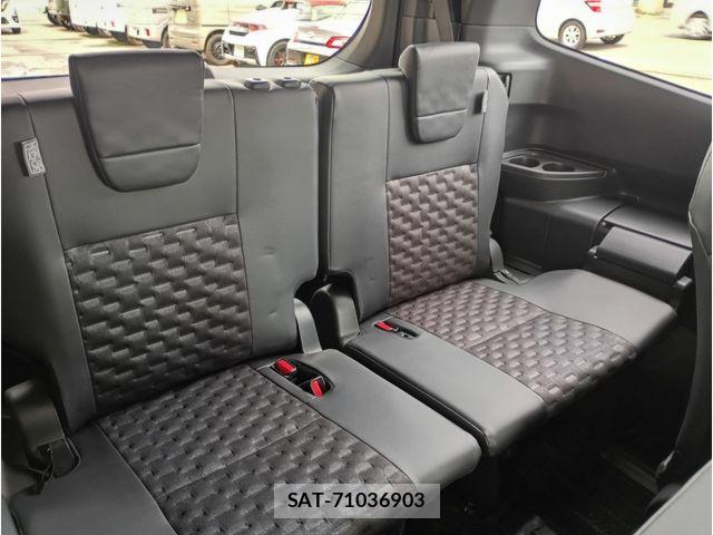 Toyota VOXY HYBRID 2023-05 8372310-16