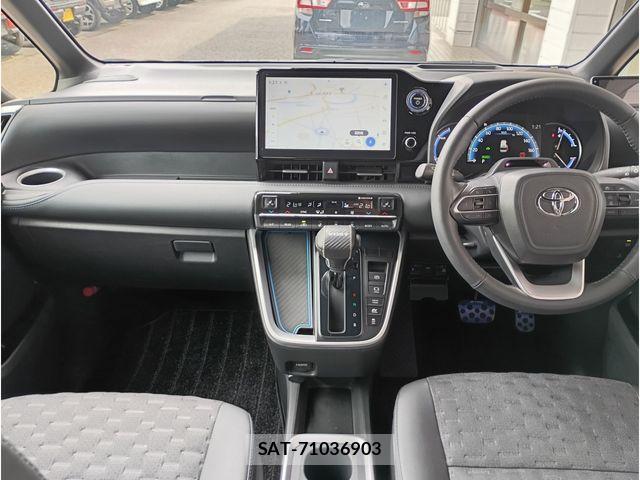 Toyota VOXY HYBRID 2023-05 8372310-1