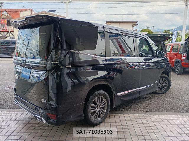 Toyota VOXY HYBRID 2023-05 8372310-2