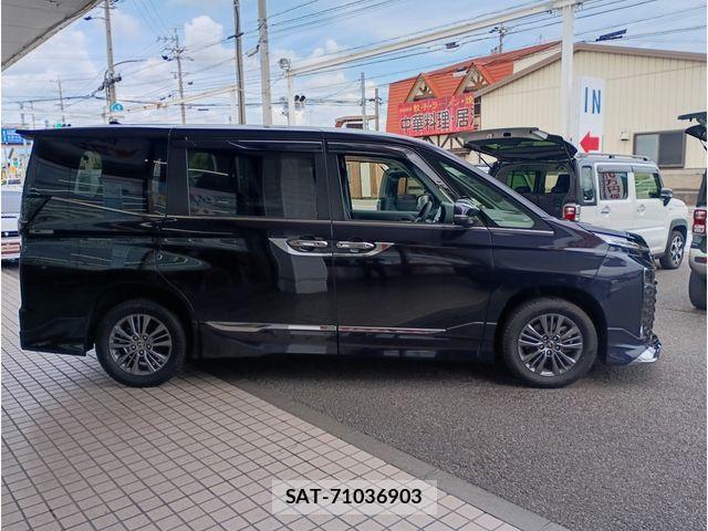 Toyota VOXY HYBRID 2023-05 8372310-3