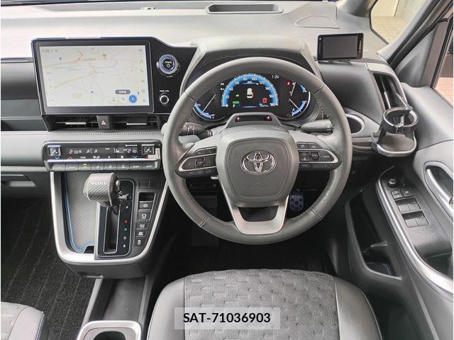 Toyota VOXY HYBRID 2023-05 8372310-8