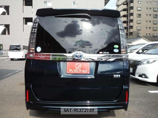 Toyota VOXY HYBRID 2014-06 8439003-9