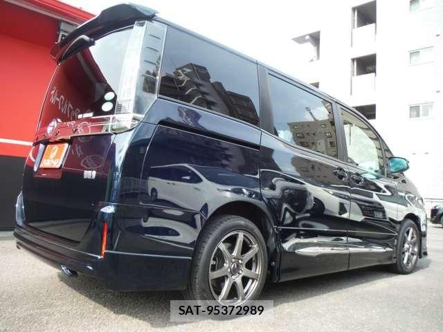 Toyota VOXY HYBRID 2014-06 8439003-10