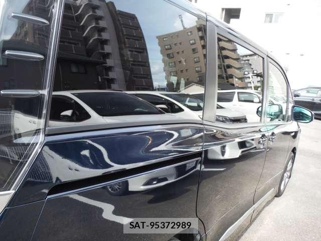 Toyota VOXY HYBRID 2014-06 8439003-11