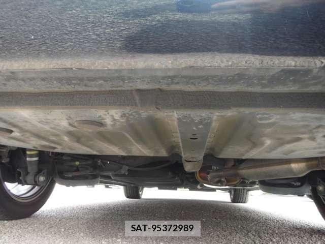 Toyota VOXY HYBRID 2014-06 8439003-12