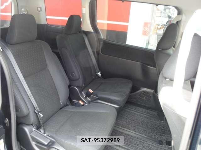 Toyota VOXY HYBRID 2014-06 8439003-16