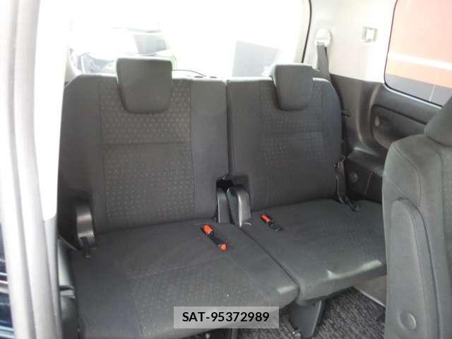 Toyota VOXY HYBRID 2014-06 8439003-17