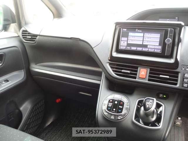 Toyota VOXY HYBRID 2014-06 8439003-20
