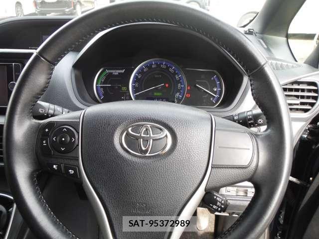 Toyota VOXY HYBRID 2014-06 8439003-26
