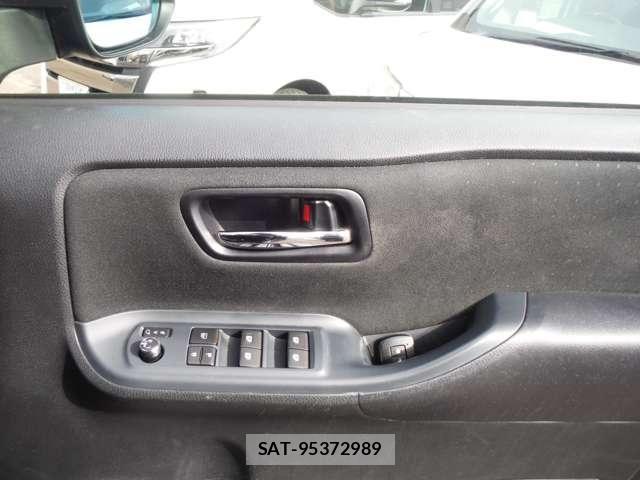 Toyota VOXY HYBRID 2014-06 8439003-27