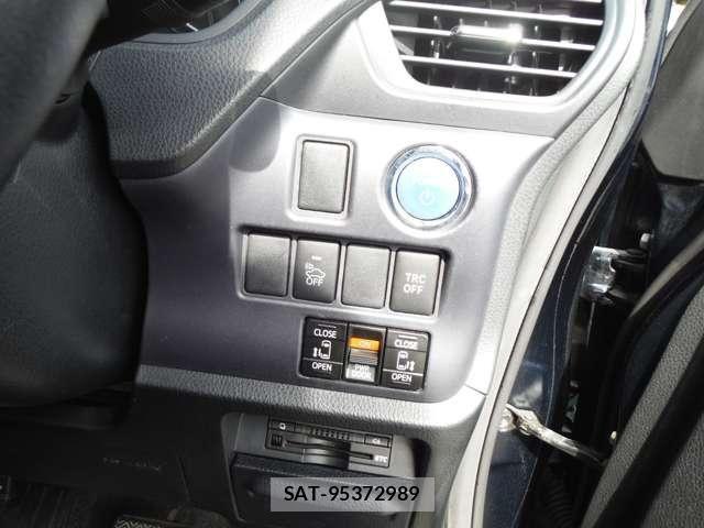 Toyota VOXY HYBRID 2014-06 8439003-28