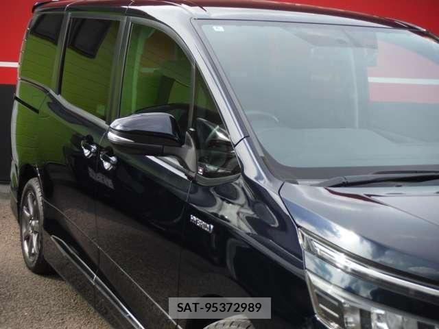 Toyota VOXY HYBRID 2014-06 8439003-2