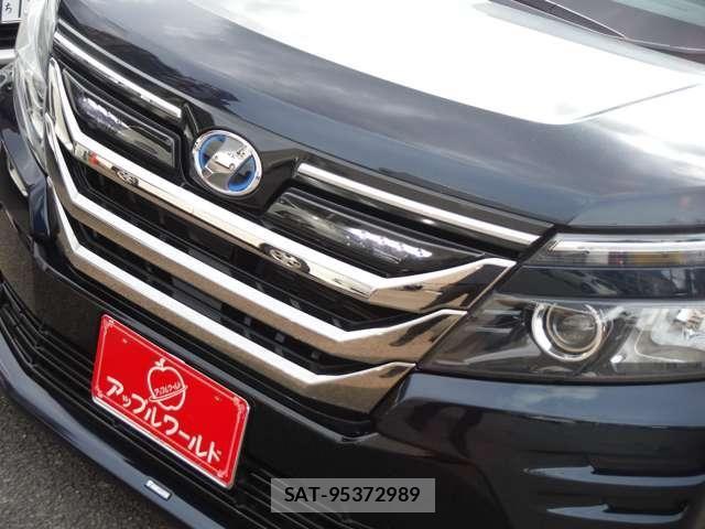Toyota VOXY HYBRID 2014-06 8439003-4