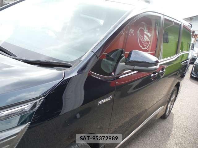 Toyota VOXY HYBRID 2014-06 8439003-6