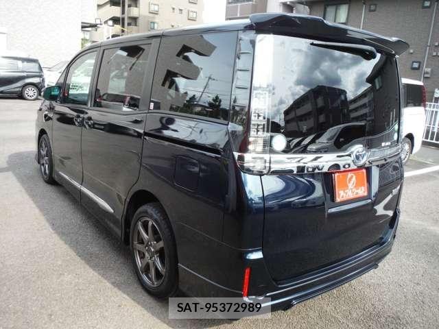 Toyota VOXY HYBRID 2014-06 8439003-7