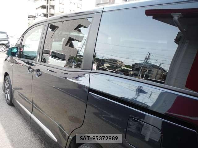 Toyota VOXY HYBRID 2014-06 8439003-8