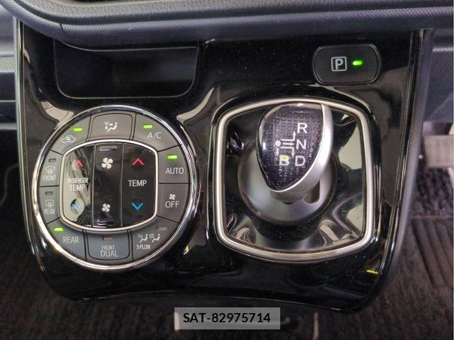 Toyota VOXY HYBRID 2017-06 8662094-10