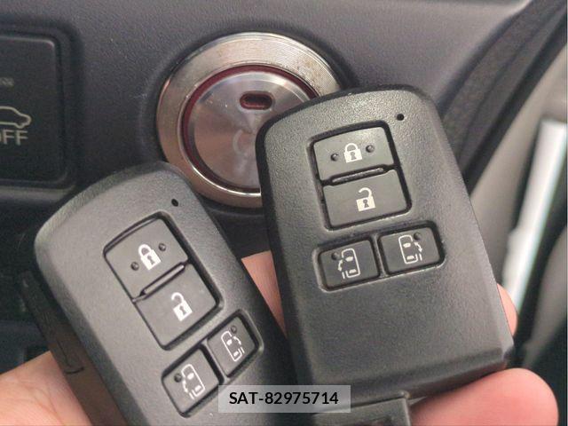 Toyota VOXY HYBRID 2017-06 8662094-11