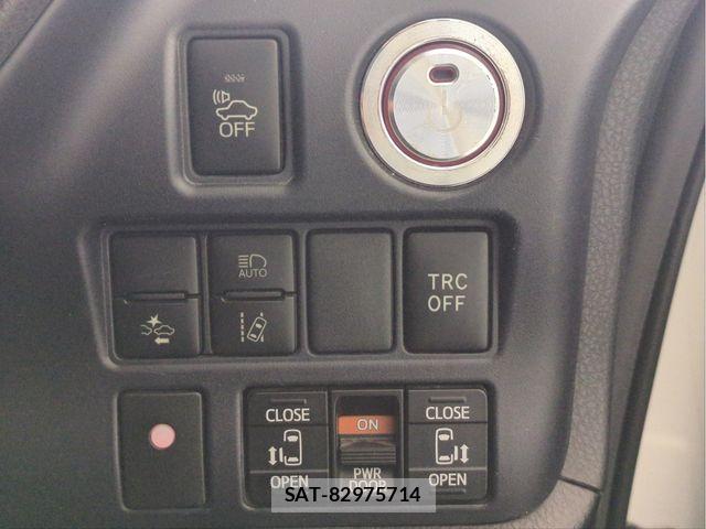 Toyota VOXY HYBRID 2017-06 8662094-12