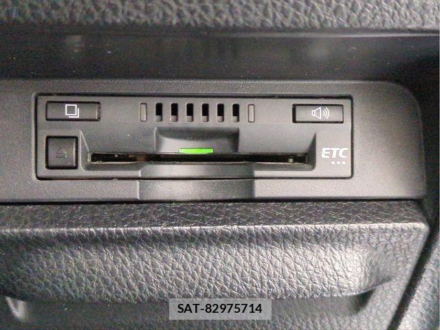 Toyota VOXY HYBRID 2017-06 8662094-13